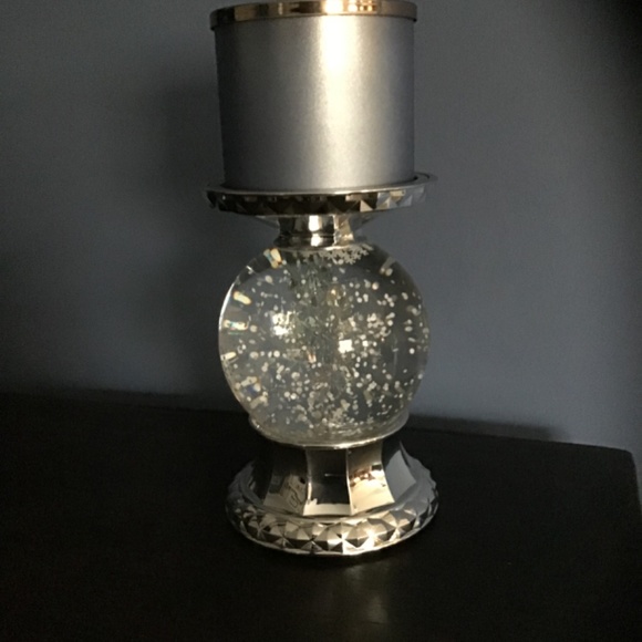 Bath & body Works 3 wicker candle Pedestal Water Globe - Picture 5 of 10